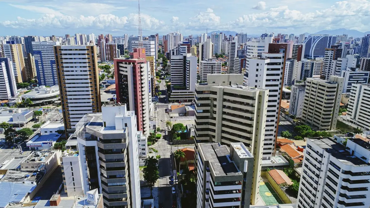 Imagem da notícia: Por que o financiamento imobiliário caiu 16% no Ceará no trimestre? Entenda