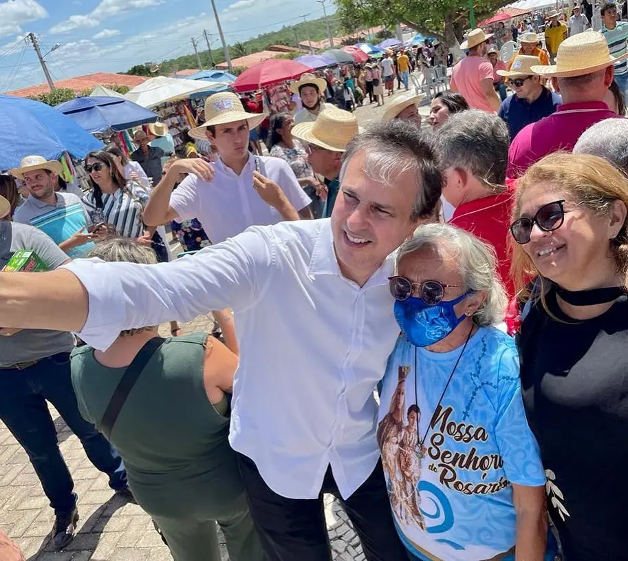 Imagem da notícia:  Camilo Santana tem primeiro mês fora do Governo do Ceará em ritmo de pré-campanha ao Senado