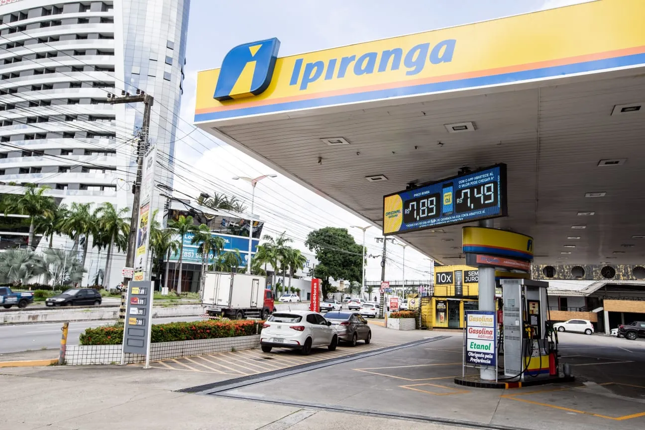 Gasolina a R$ 7,89 em vários postos