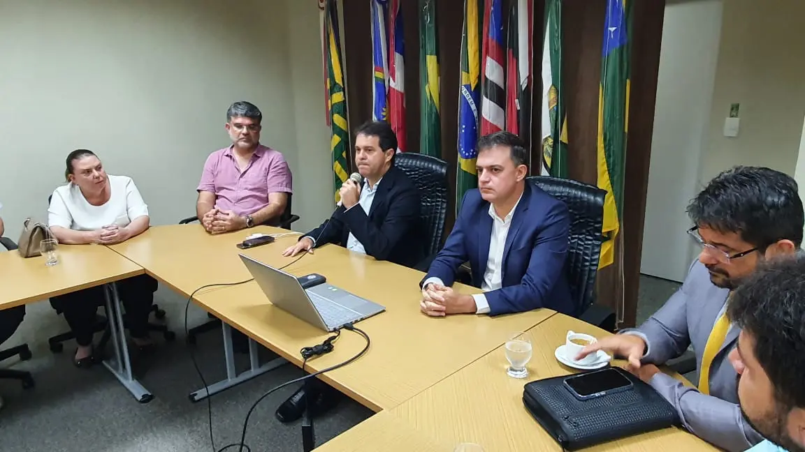 Imagem da notícia: Evandro Leitão defende cautela em abrir CPI para investigar Enel e foco em análise de concessão