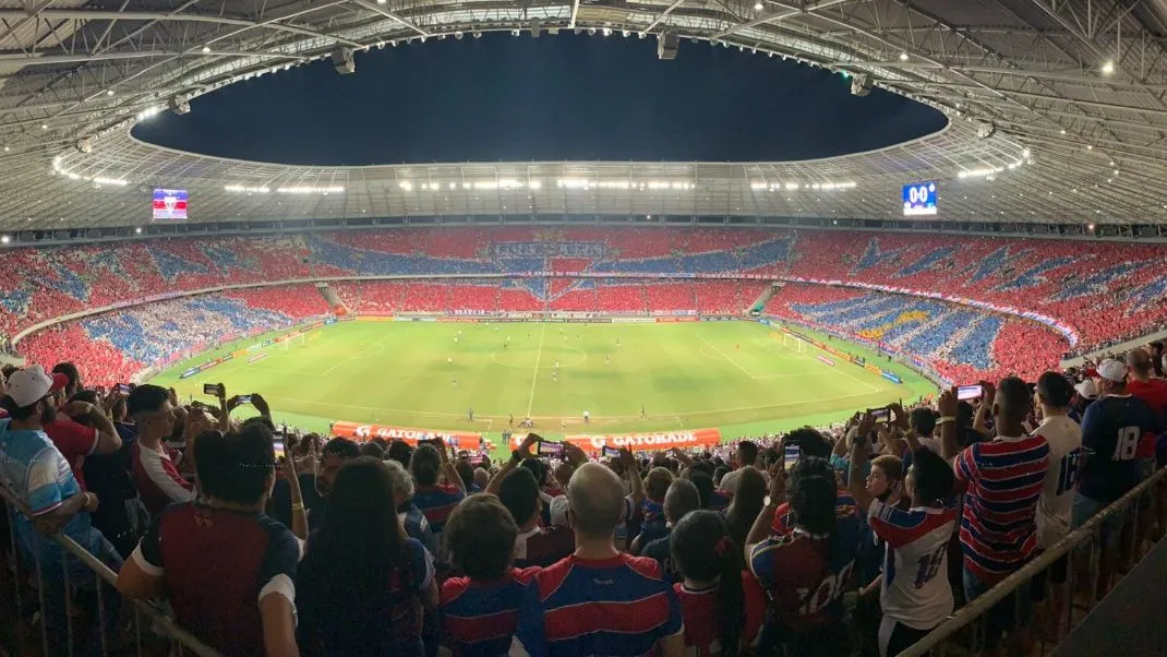 A torcida do Fortaleza montou um mosaico permanente na estreia na Libertadores, contra o Colo-Colo
