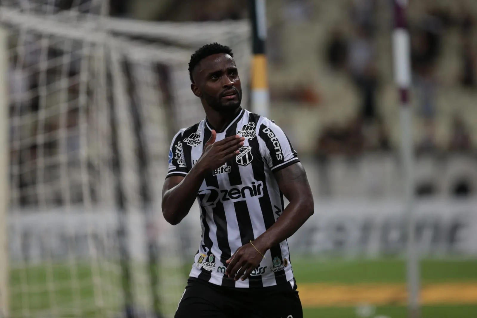 Mendoza não participa do Clássico-Rei da Série A por acúmulo de cartões