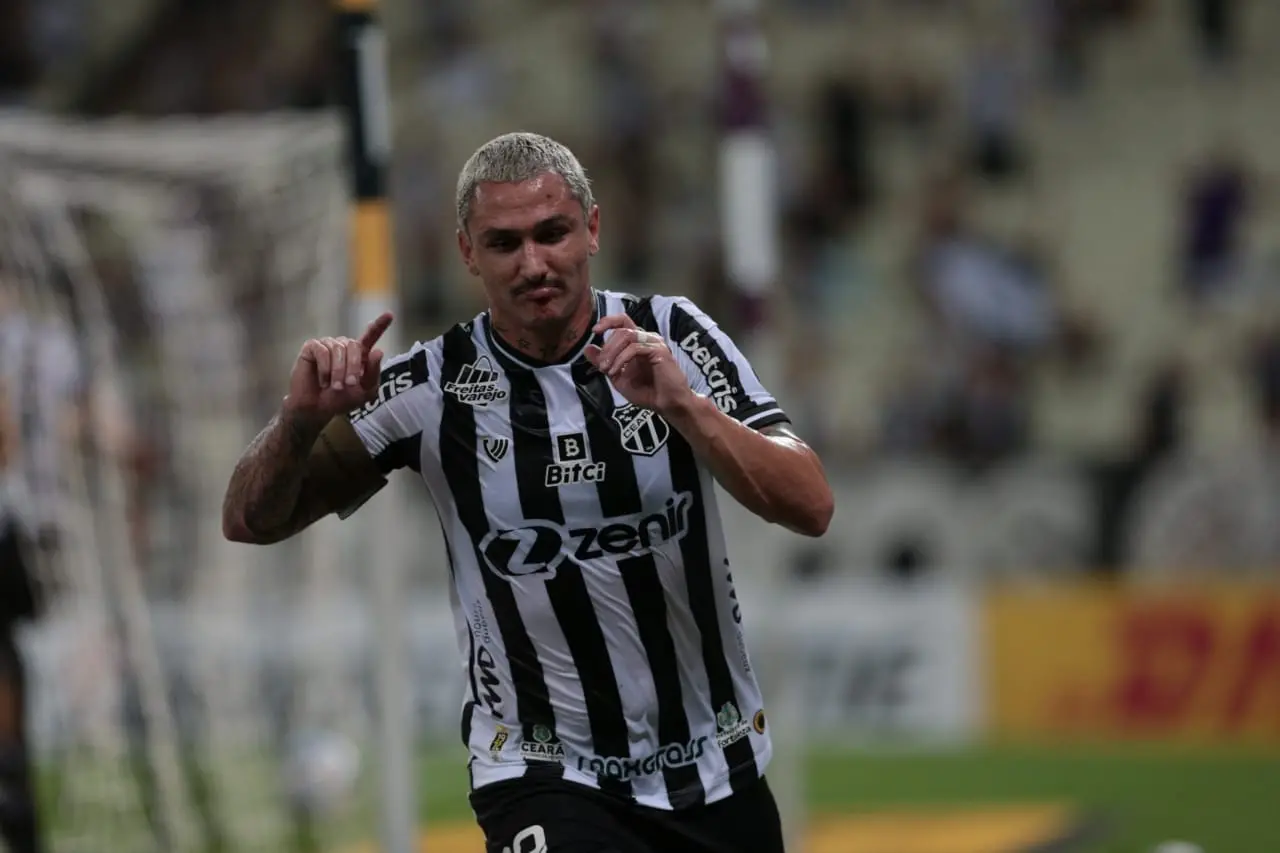Imagem da notícia:  Torcida do Ceará grita 