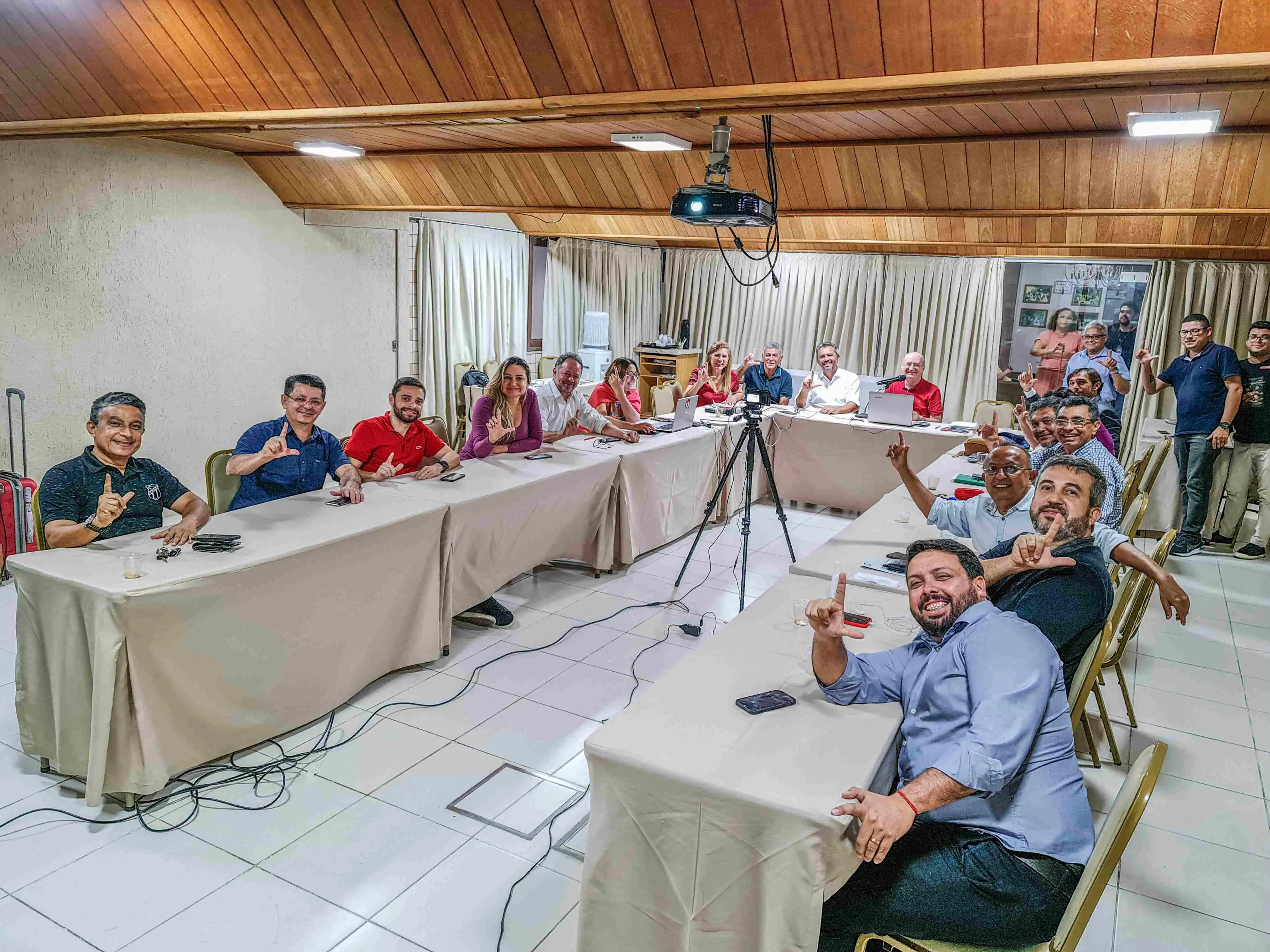 Imagem da notícia: Reafirmando aliança, PT Ceará rebate Ciro: 