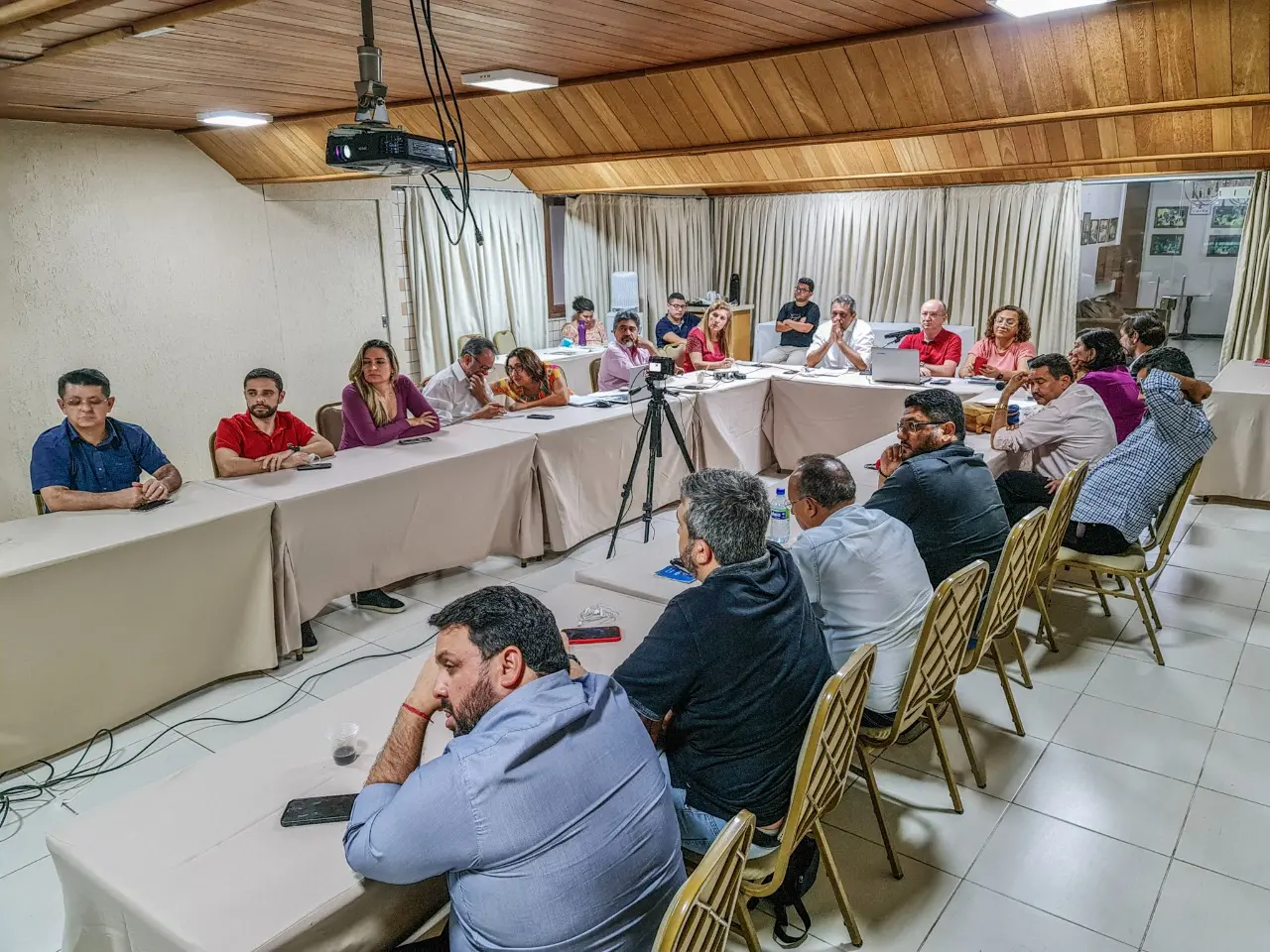 Imagem da notícia: Era improvável o fim da aliança entre PT e PDT no Ceará