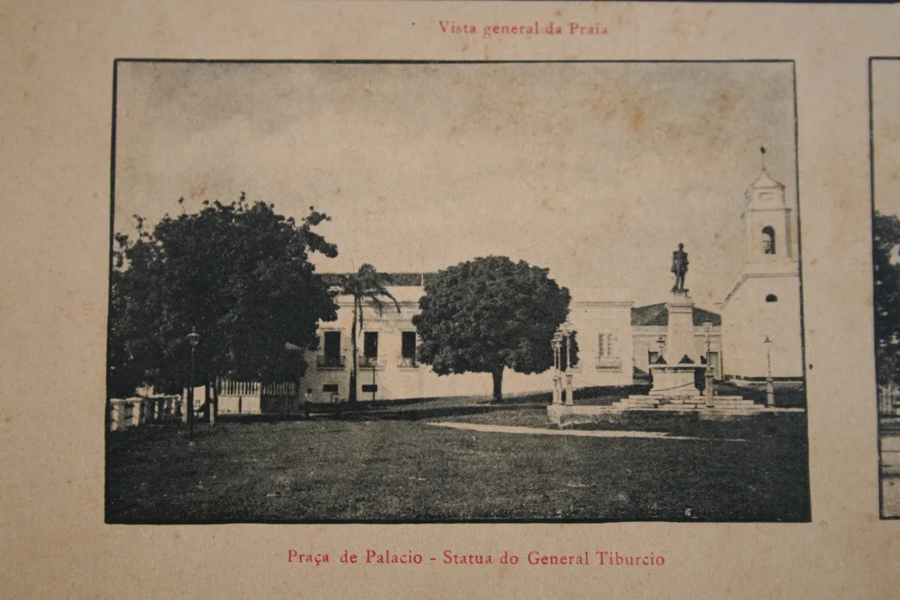 Em registros históricos, a Praça que hoje abriga as mais diversas turmas nas noites fortalezenses