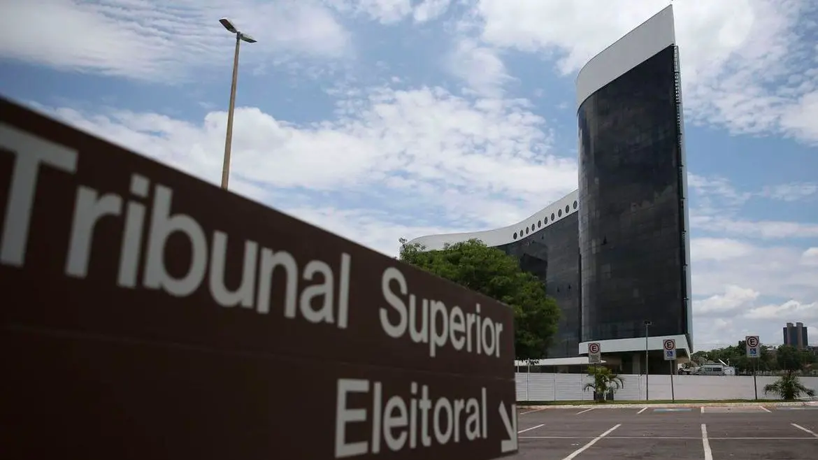 Imagem da notícia: Combate à desinformação nas redes sociais avança no Brasil, mas falta de punições impede efetividade