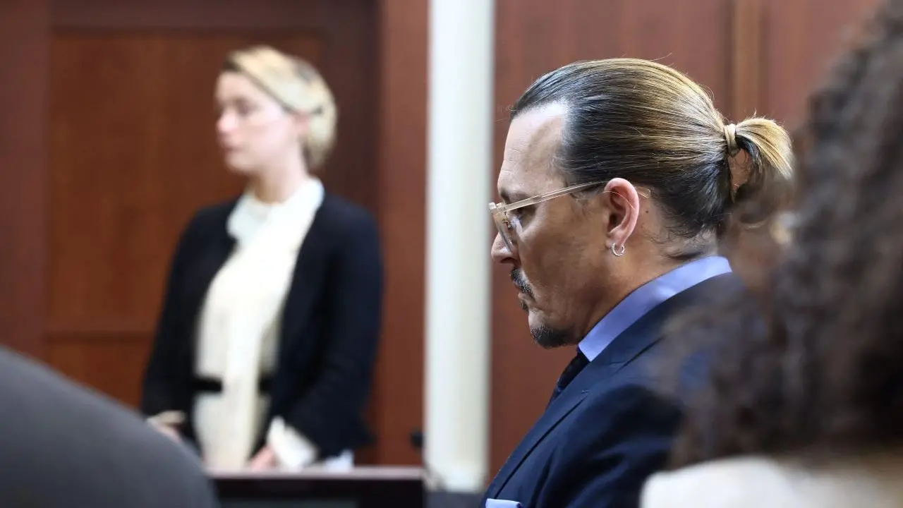 Imagem da notícia: Johnny Depp pendurou cachorro pela janela de carro em movimento, diz Amber Heard