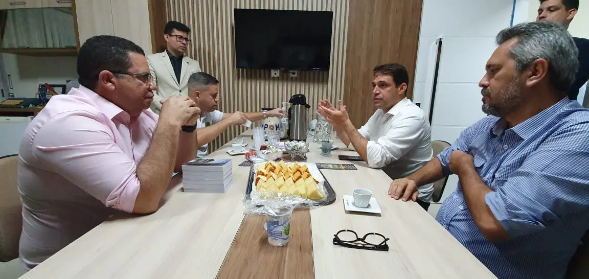 Imagem da notícia: Deputados da CPI da AL-CE visitam associações de PMs e falam em separar 