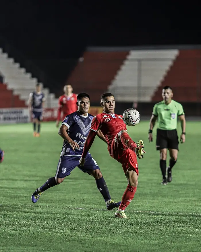 Imagem da notícia: Próximo rival do Ceará na Sula, General Caballero é goleado e chega a 11 jogos sem vencer