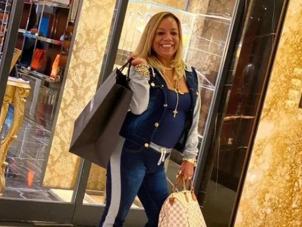 Imagem da notícia: Delegada Adriana Belém é exonerada de cargo após ser presa com R$ 2 milhões em espécie