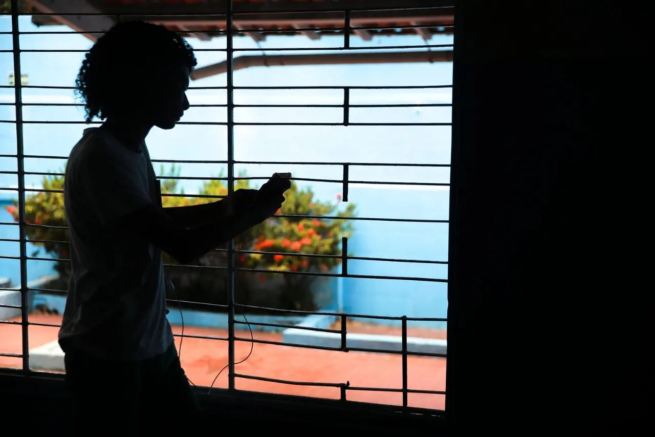 Imagem da notícia: Jovens deixam unidades de acolhimento aos 18 anos sem adoção e sob conflitos familiares em Fortaleza