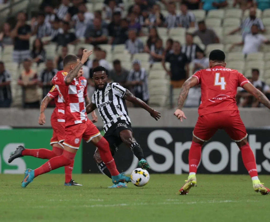 Ceará e Tombense em campo no Castelão pela Copa do Brasil