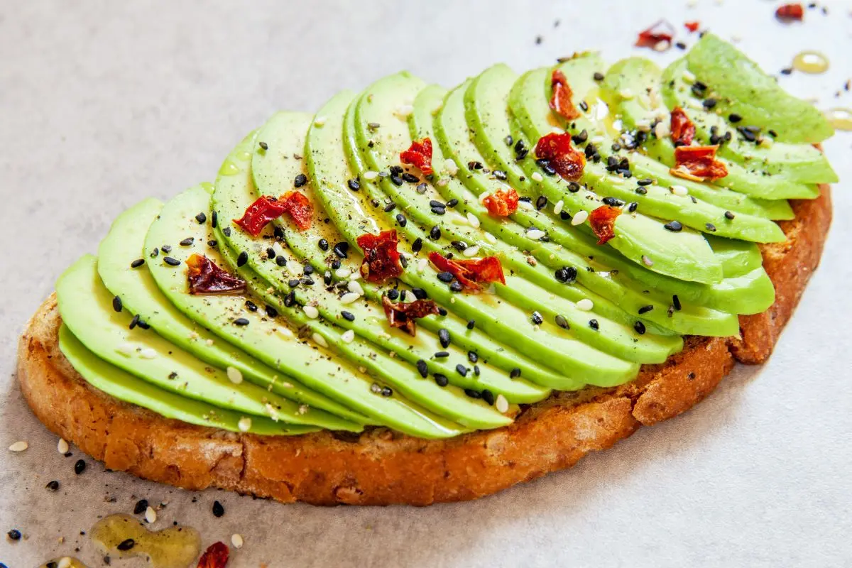 torrada com avocado, ou avocado toast