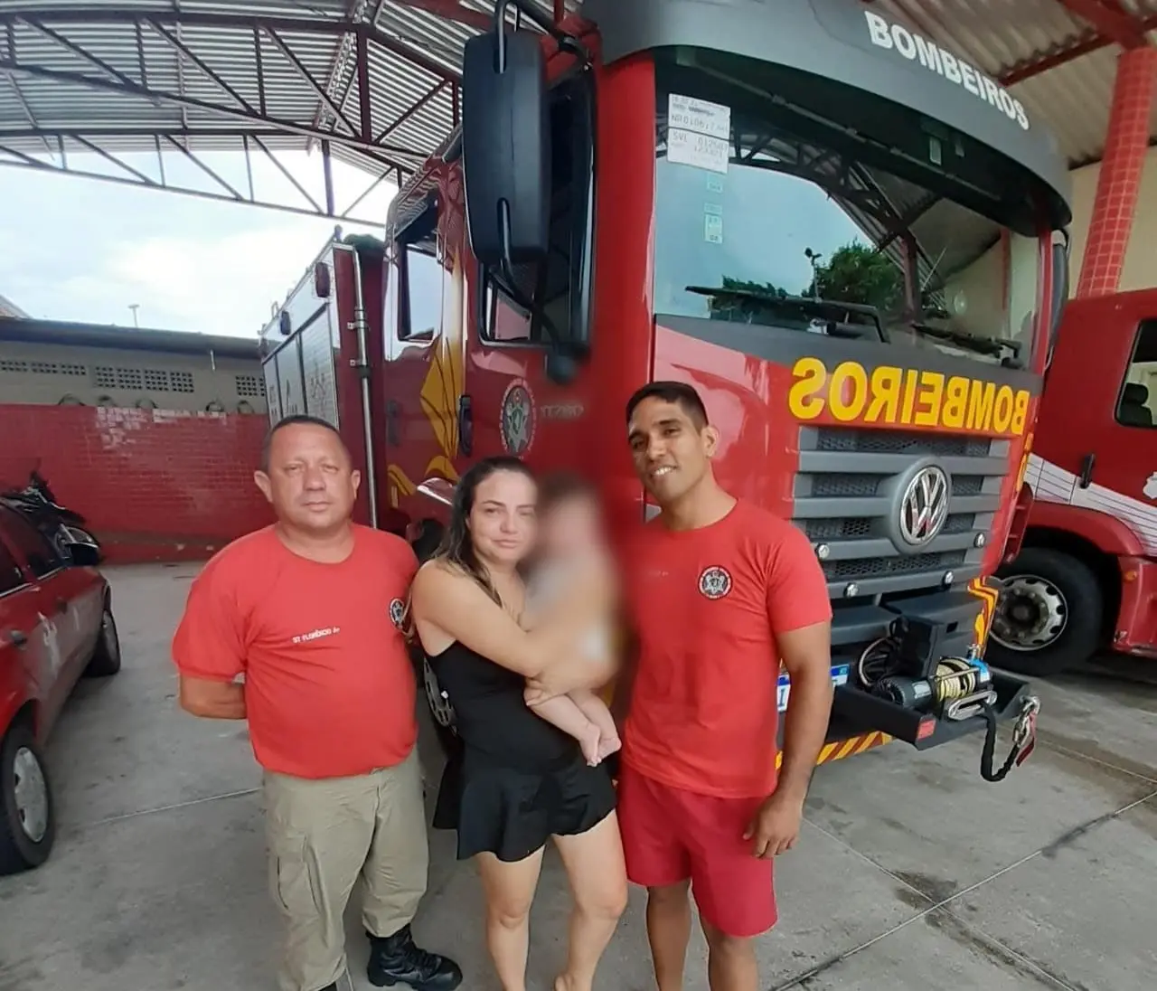 Imagem da notícia: Em Fortaleza, bombeiros salvam bebês de engasgo com manobra de Heimlich; veja como funciona