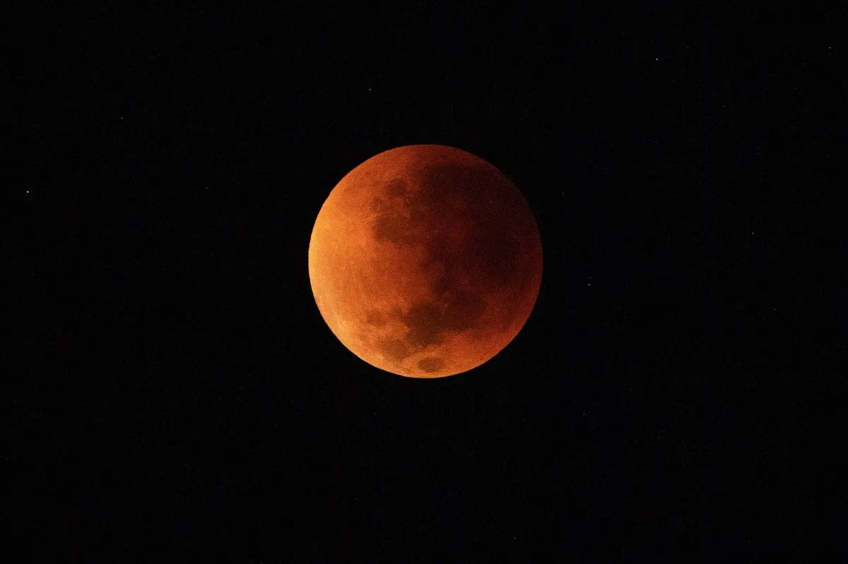 Imagem da notícia: 'Lua de Sangue': veja fotos do eclipse no Brasil e ao redor do mundo