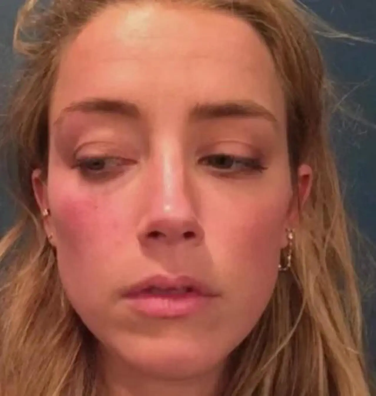 Imagem da notícia: Amber Heard diz que foi agredida por Johnny Depp em lua de mel
