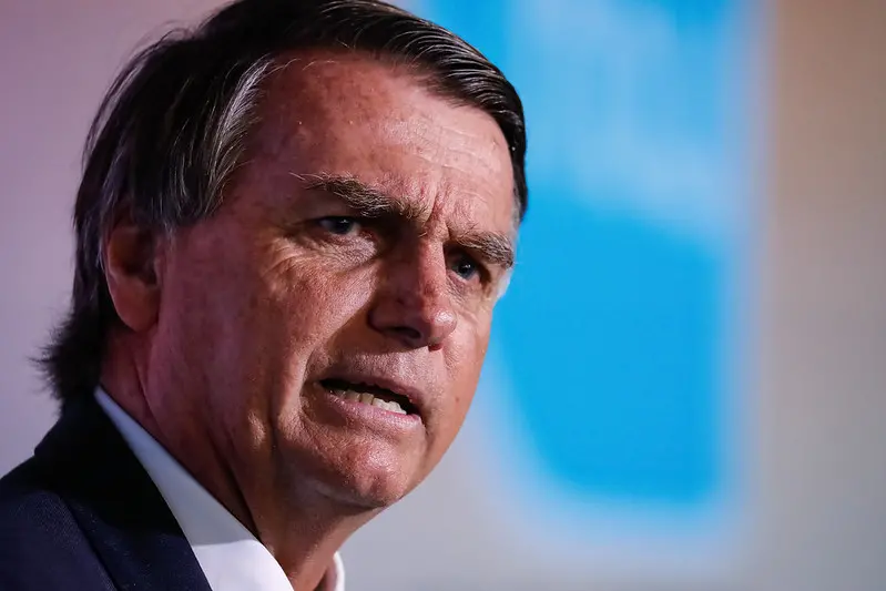 Imagem da notícia: Após aumento no preço do diesel, Bolsonaro muda regras para revisão do frete pago a caminhoneiros