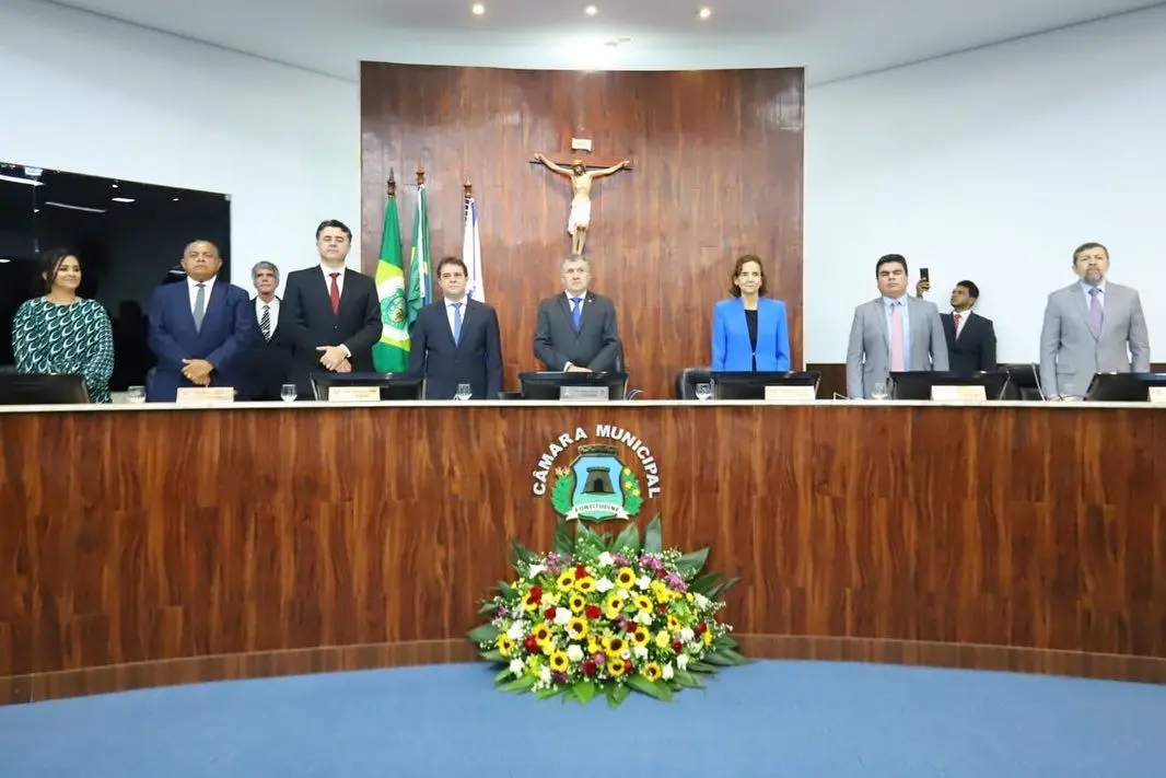Imagem da notícia: Cúpula do PDT fica ausente da concorrida homenagem a Evandro Leitão na Câmara de Fortaleza