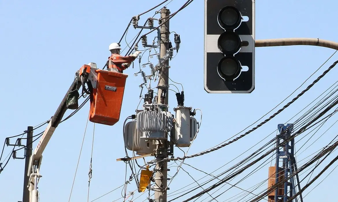 Imagem da notícia: Após um mês de reajuste, quais os avanços na tentativa de barrar aumento na conta de luz no Ceará 