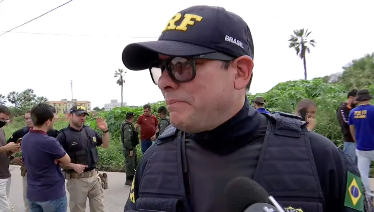 Imagem da notícia: Agente chora ao falar das mortes de colegas na BR-116 e desabafa: 'a polícia precisa ser valorizada'