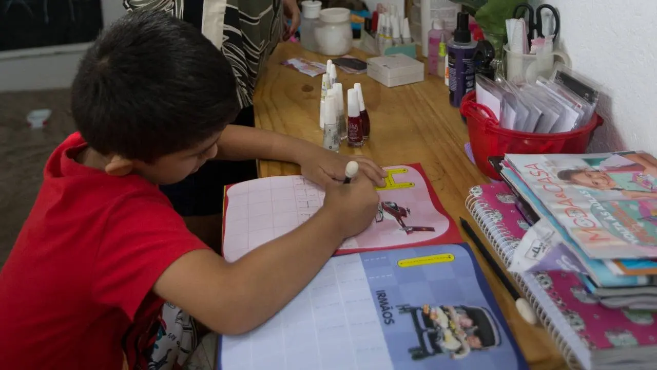 Imagem da notícia: Homeschooling: qual proposta pode ser regulamentada no Brasil e por que o modelo é criticado