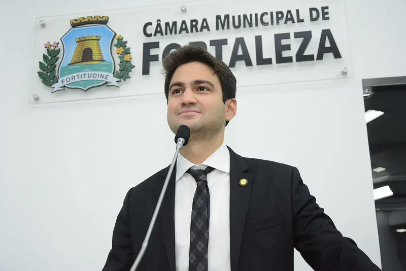 Imagem da notícia: Pedro Matos assume liderança do PL na Câmara de Fortaleza após pressão de bolsonaristas