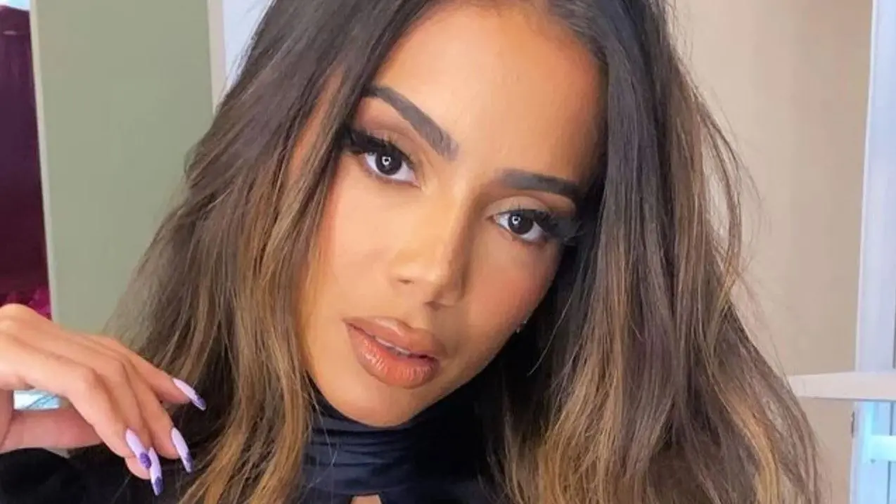 Imagem da notícia: Anitta ignora acidente com figurante em gravação e deixa funcionários indignados, diz site
