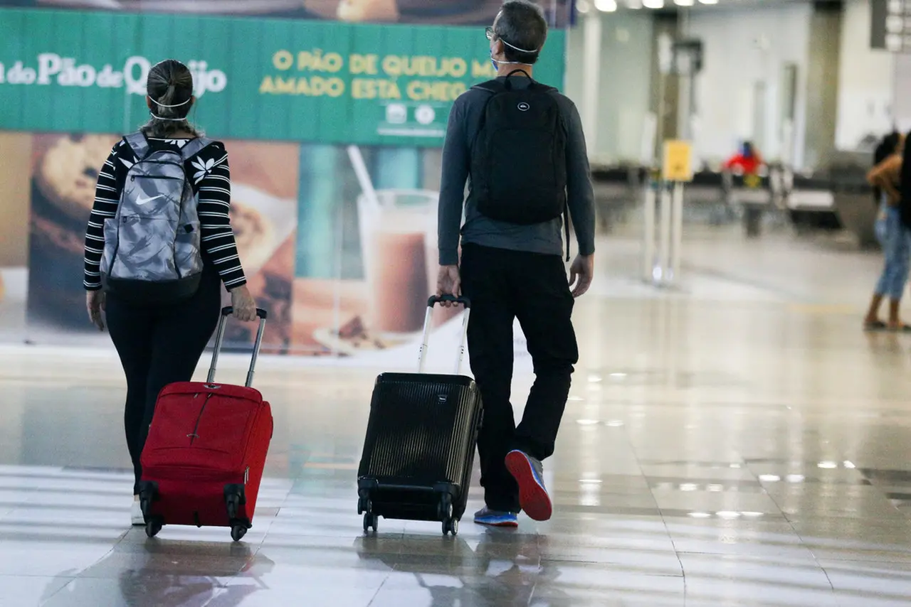 Imagem da notícia: O que dizem setor aéreo e defesa do consumidor com a possível volta da gratuidade das bagagens