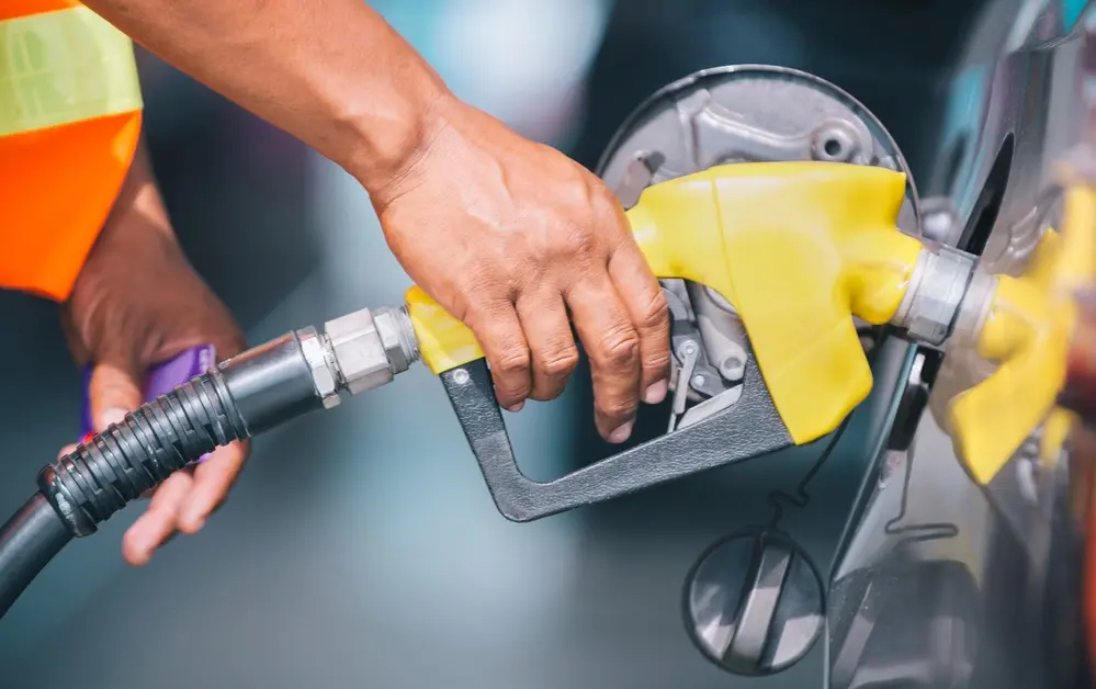 Imagem da notícia: O que políticos tentam fazer para controlar preços da gasolina e da energia