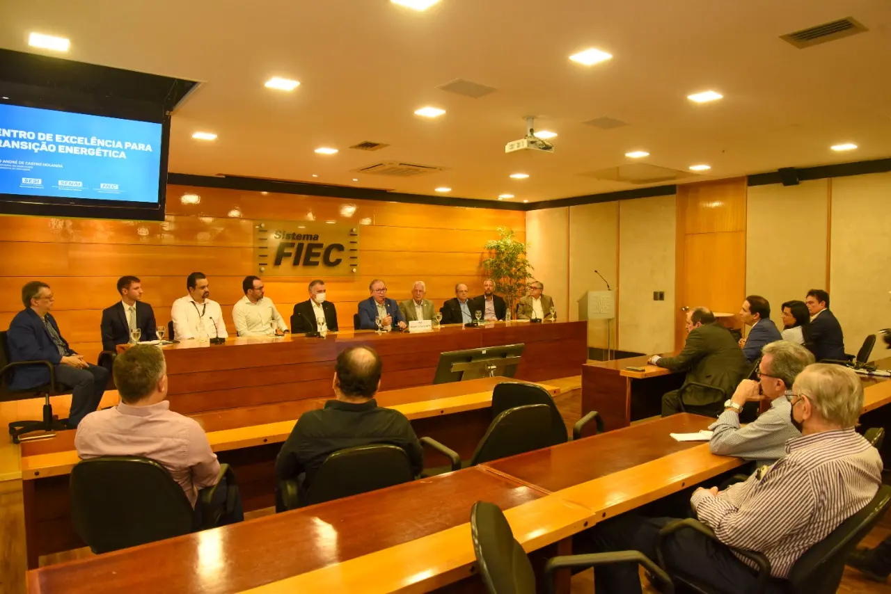 Imagem da notícia: Indústria do Ceará vai ofertar cursos para preparar mão de obra em energia renovável; veja áreas 