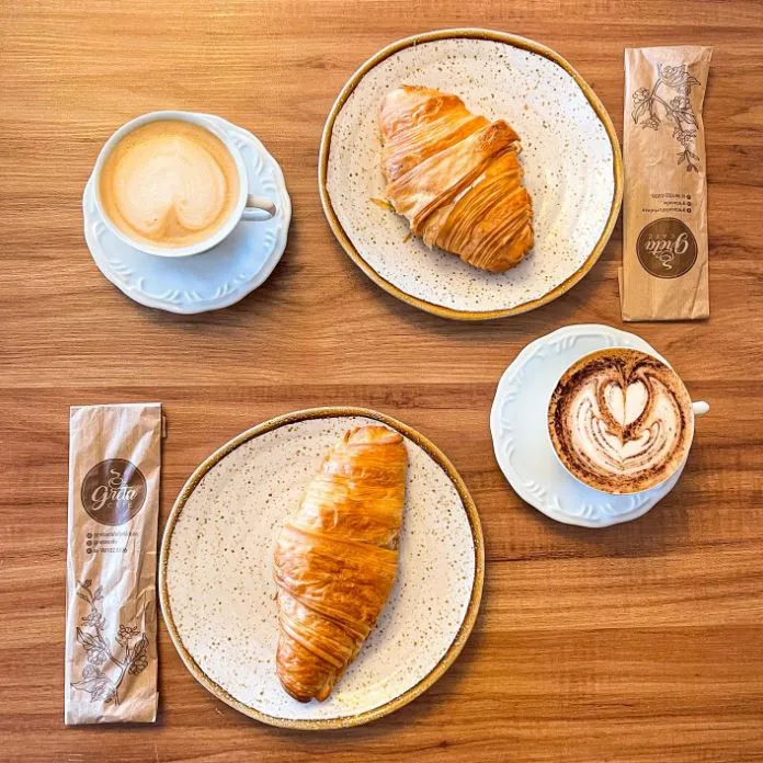 No Greta Café, é possível combinar o momento do café com uma tapioquinha deliciosa, com ovo e queijo coalho