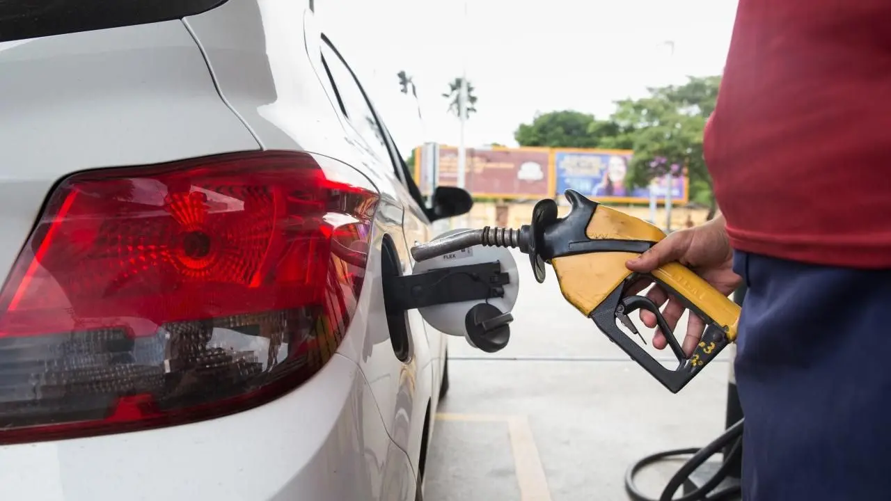 Imagem da notícia: Por que ICMS de gasolina e energia são maiores em relação a outros produtos? Entenda
