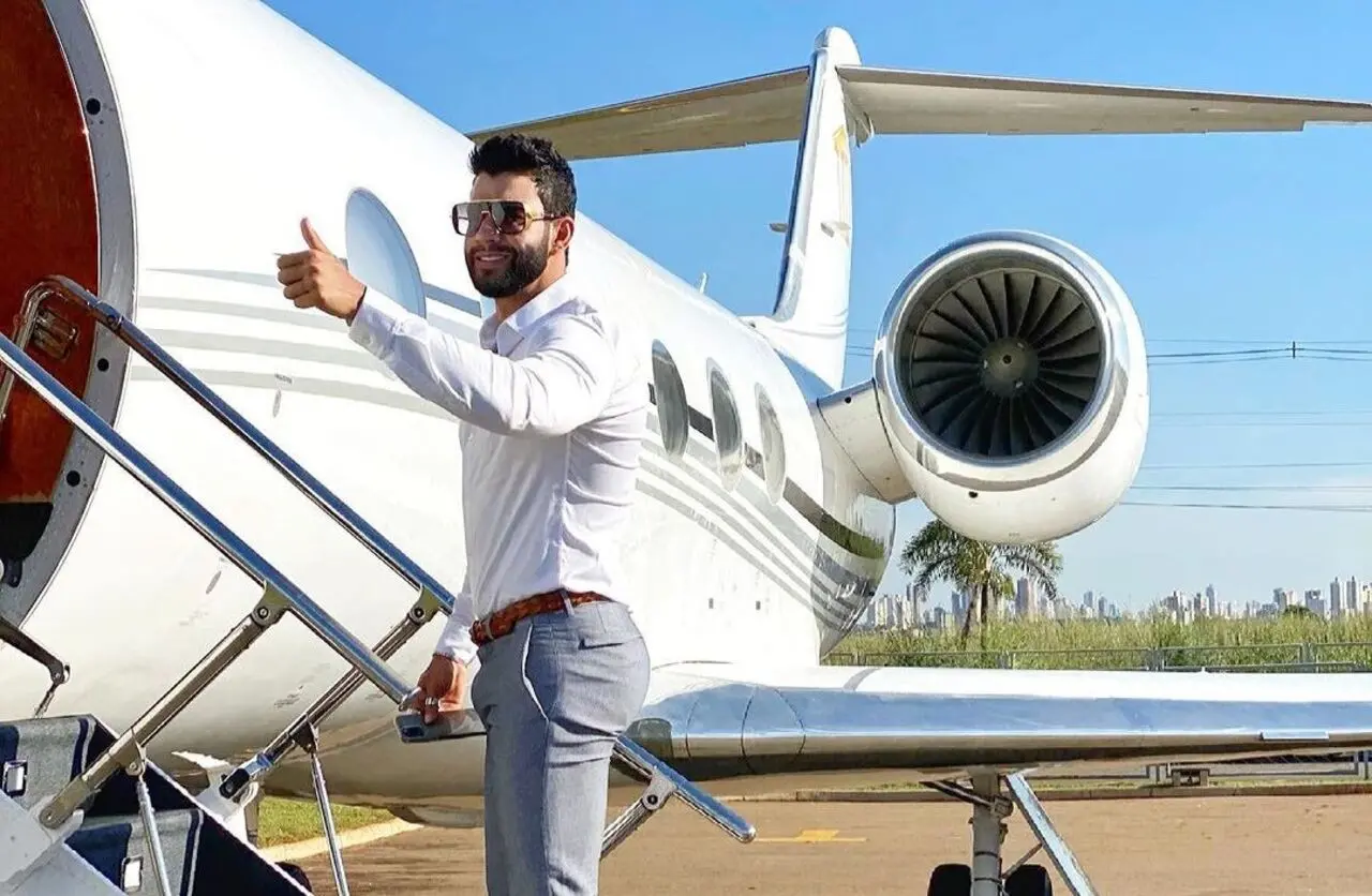 Imagem da notícia: Gusttavo Lima e Andressa Suita adquirem mais uma aeronave, diz colunista