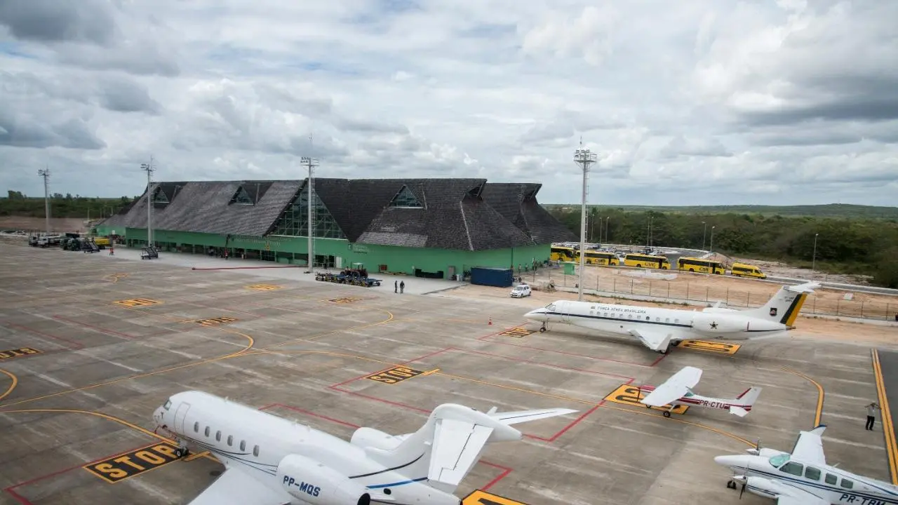 Imagem da notícia: Movimento de aeroportos regionais aumenta, e Jericoacoara concentra 96% do fluxo de passageiros