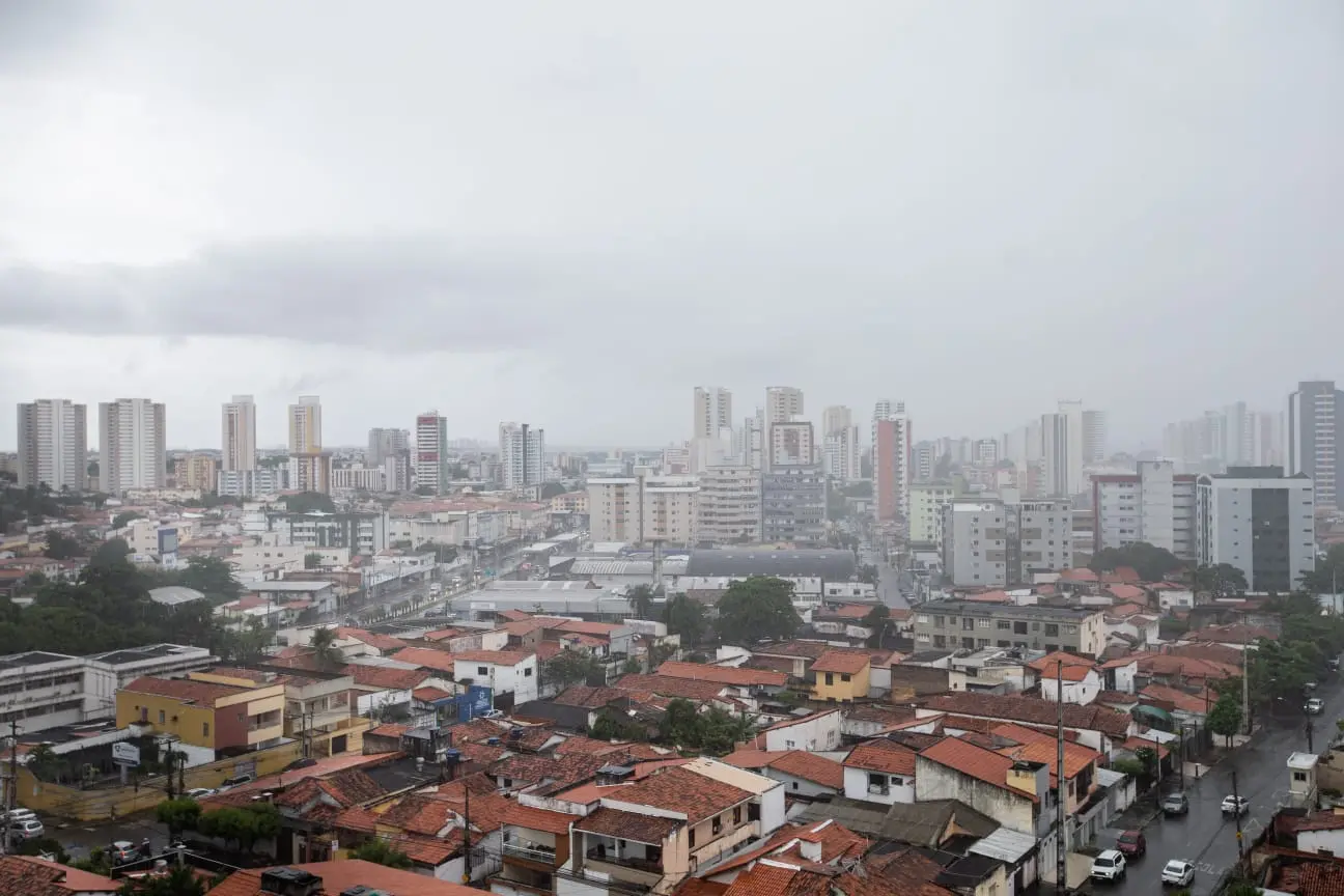 Imagem da notícia: CE supera média histórica de chuvas 6 dias antes do fim da quadra; veja regiões com maiores índices