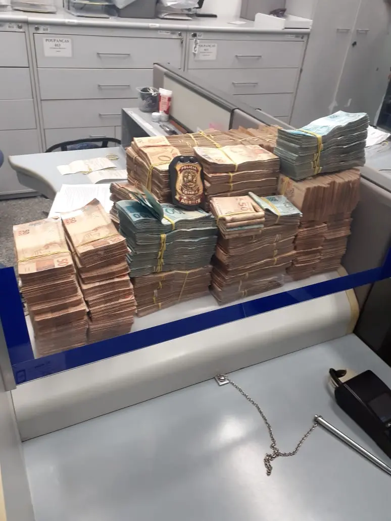 Imagem da notícia: Advogado suspeito de esquema bilionário envolvendo juízes federais viajou 150 vezes para o exterior