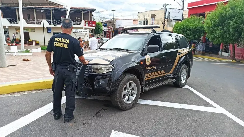 Imagem da notícia: Polícia Federal cumpre mandados contra suspeitos de fraudar Auxílio Emergencial em Orós, no Ceará