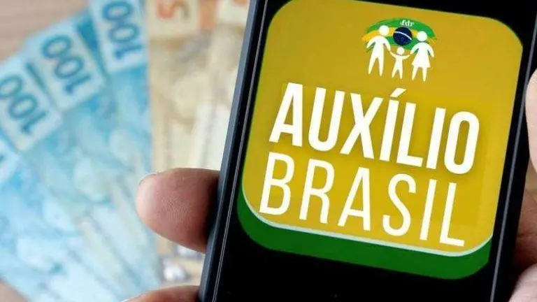 Imagem da notícia: Mais de 1,3 milhão de pessoas aguardam na fila do Auxílio Brasil; saiba como se inscrever
