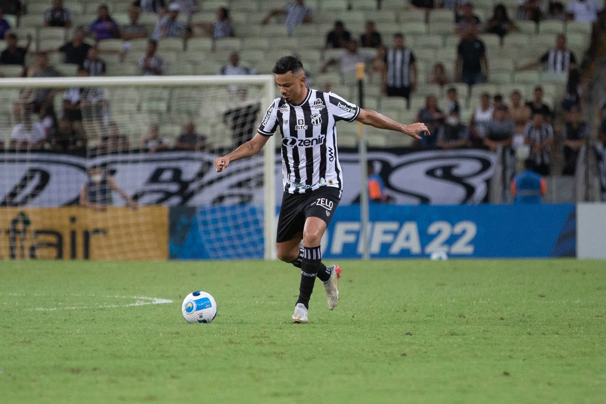 Imagem da notícia: Rodrigo Lindoso sente desconforto no aquecimento e desfalca Ceará contra São Paulo