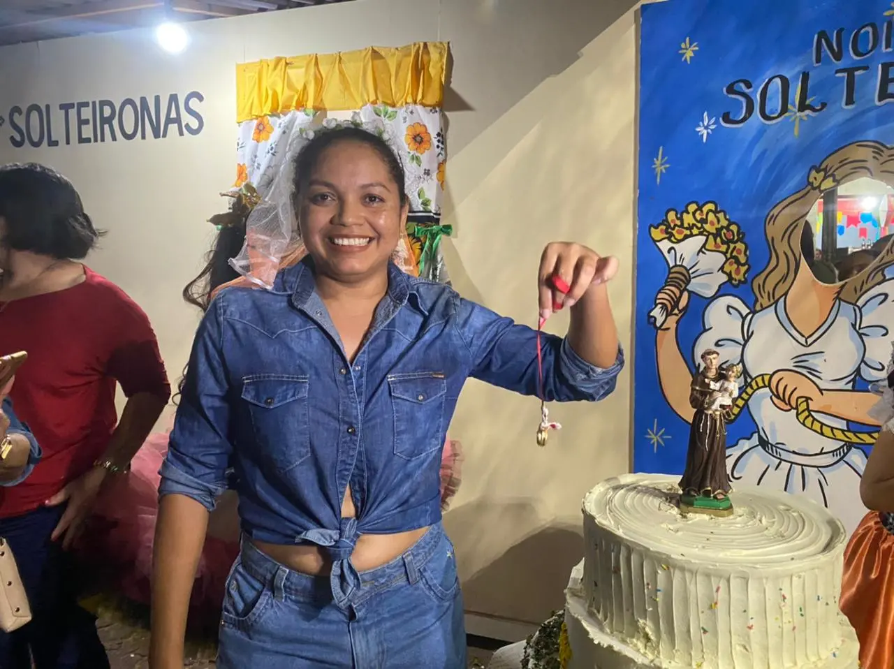 Imagem da notícia: Noite das Solteironas une fé e controvérsias no interior do CE: 'quem quer casar tem que vir pra cá'
