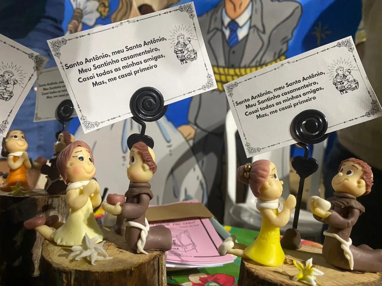 Segundo a crença popular, quem deseja encontrar um companheiro deve apegar-se a Santo Antônio