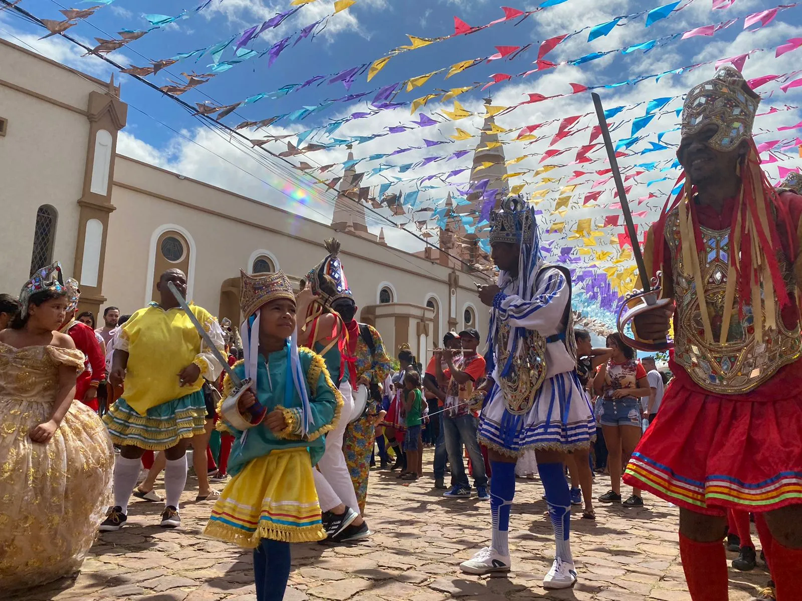 Brincantes de grupos tradicionais de Barbalha
