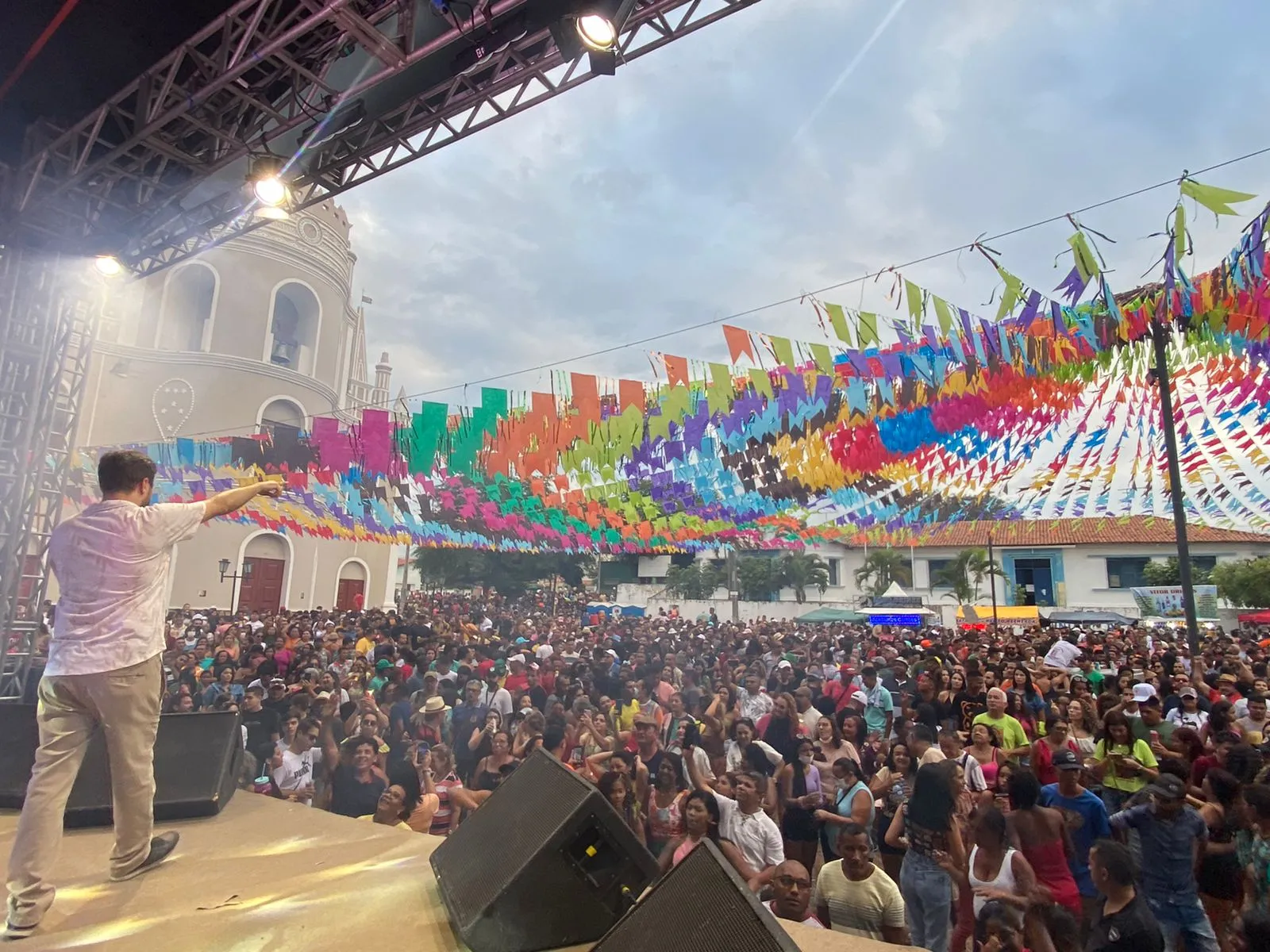 Primeiro fim de semana da Festa de Santo Antônio reuniu uma multidão, em Barbalha