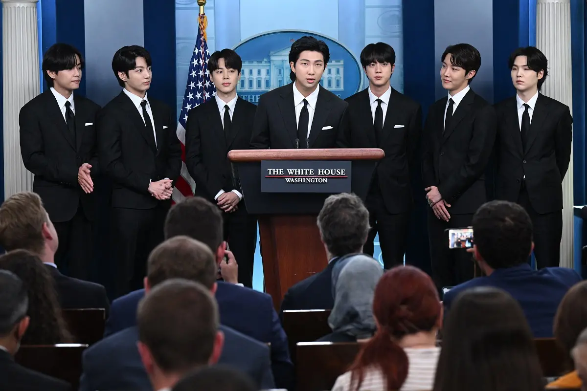 Imagem da notícia: BTS denuncia à Casa Branca racismo contra asiáticos 