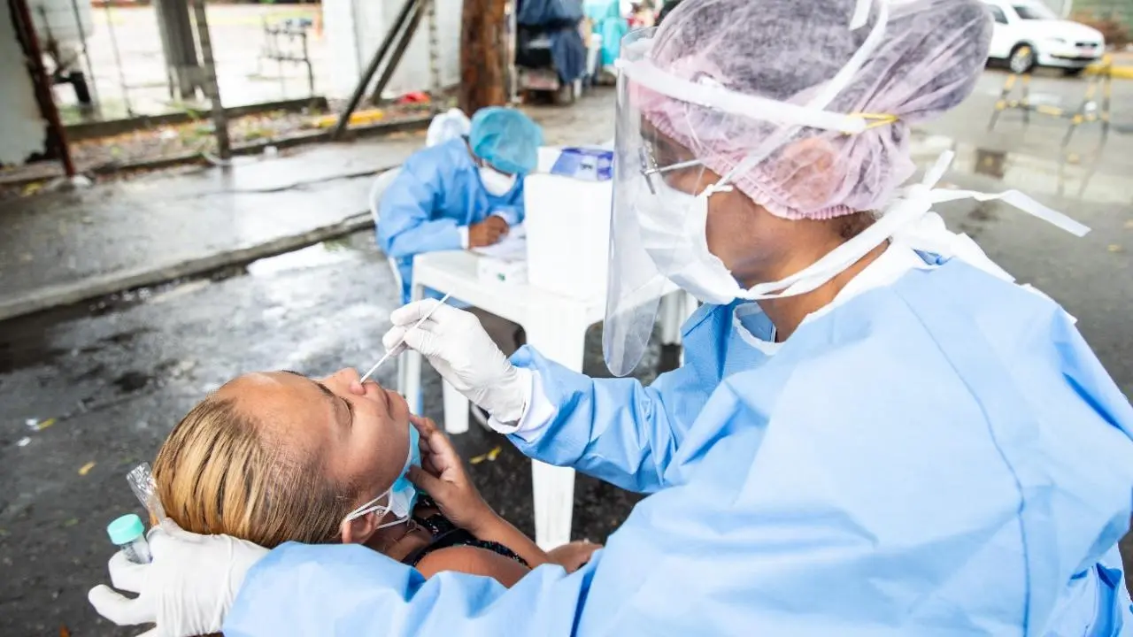 Imagem da notícia: Quarta onda de Covid? Entenda o cenário da pandemia no Ceará e no Brasil