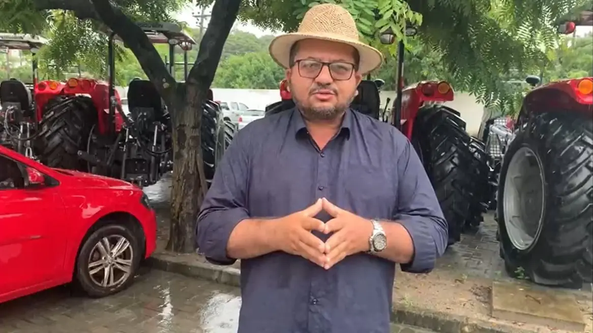 Imagem da notícia: Casa do prefeito de Altaneira é alvo de busca e apreensão em operação da Polícia Civil nesta quinta