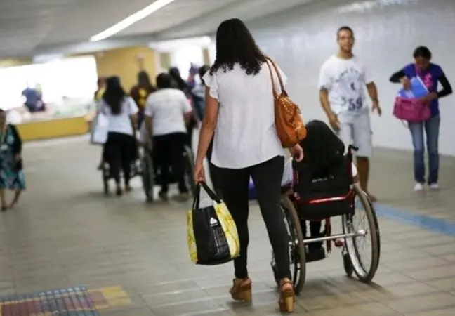 Imagem da notícia: Acompanhantes de idosos e de pessoas com deficiência agora têm atendimento prioritário