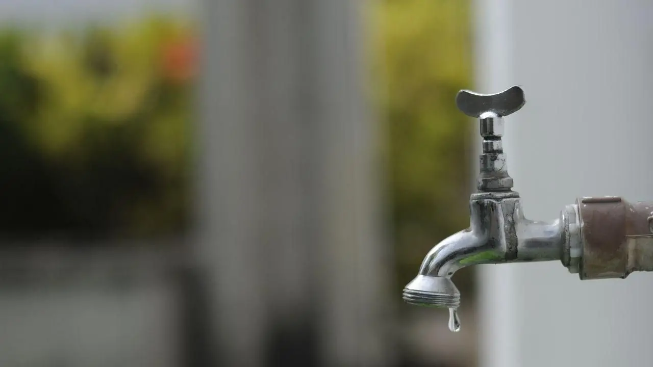 Imagem da notícia: Ceará desperdiça quase metade da água potável durante distribuição a moradias e comércios