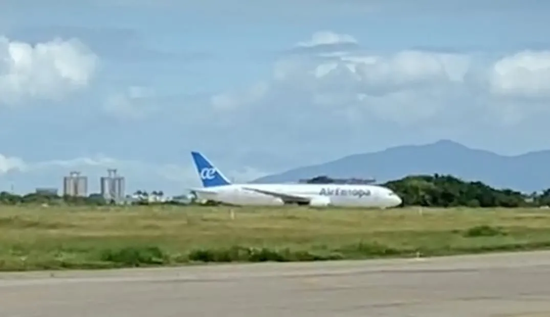 Avião com destino ao Paraguai pousa em Fortaleza
